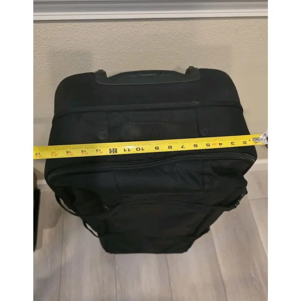 Oakley Large Roller Travel Suitcase Rolling Luggage 92L 32